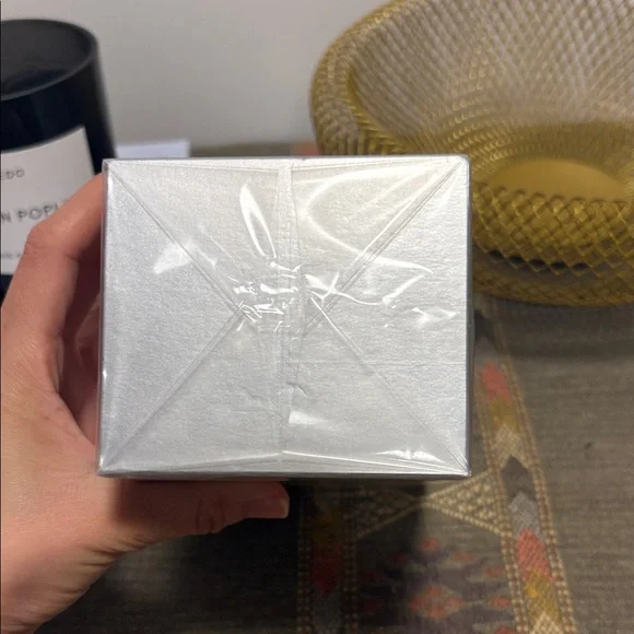 Dr. Barbara Sturm Silver Anti-Aging Serum Box - Picture 3 of 3